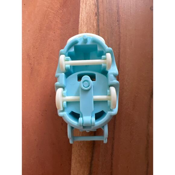 Calico Critters Penguin Babies Ride 'n Play Car and Woozdzeez Fox Prim Series 1 - Picture 6 of 10